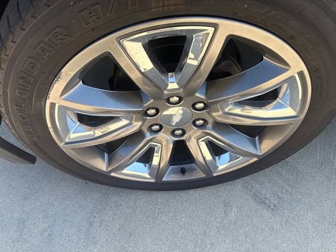 Used 2018 Chevrolet Suburban Premier AWD/4WD image 10