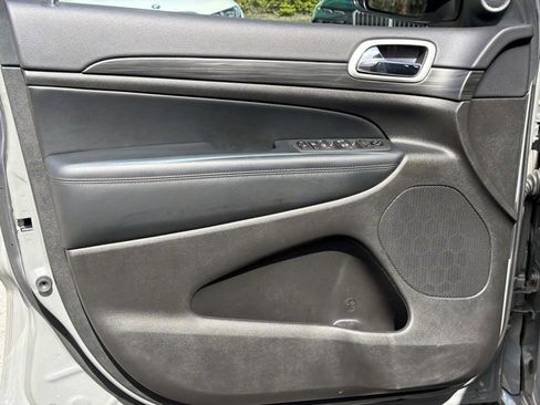 Used 2021 Jeep Grand Cherokee Laredo X image 15