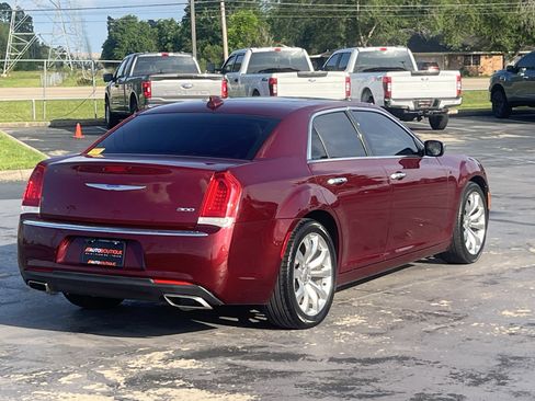 Used 2020 Chrysler 300 Limited RWD image 8