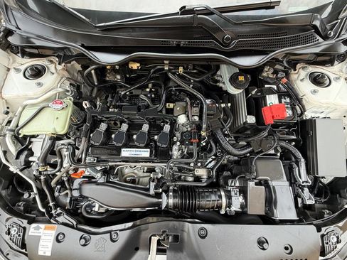 Used 2018 Honda Civic Touring image 9