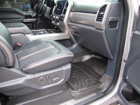 Used 2022 Ford F250 Platinum w/ FX4 Off-Road Package image 13