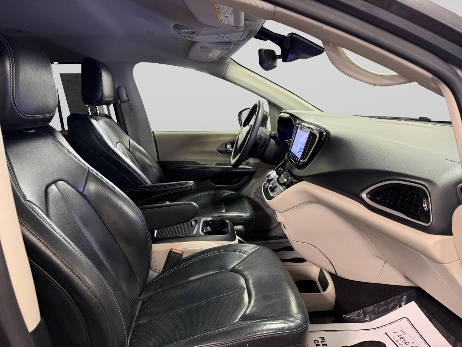 Used 2022 Chrysler Pacifica Touring-L FWD image 23