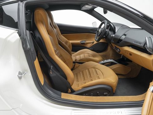 Used 2016 Ferrari 488 GTB Base image 39