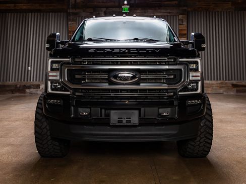 Used 2022 Ford F250 Platinum image 2