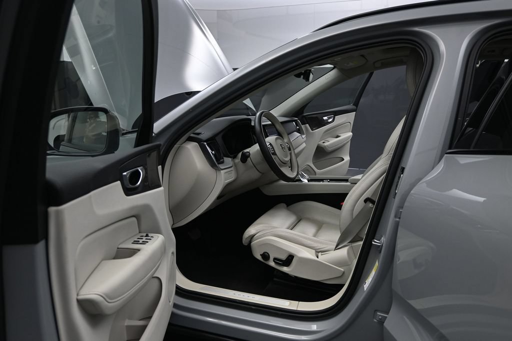 Used 2025 Volvo XC60 T8 Ultra w/ Protection Package Premier AWD/4WD image 10