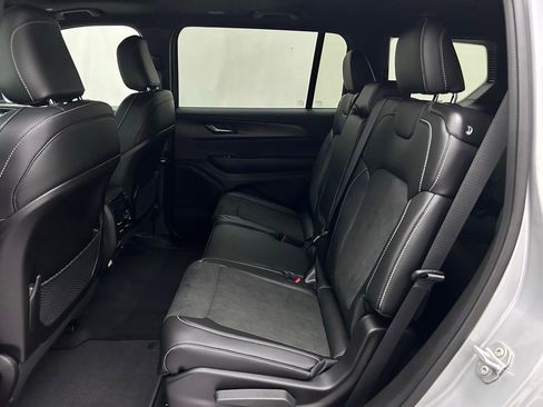 New 2025 Jeep Grand Cherokee L Altitude image 21