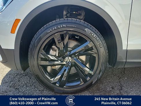 Certified 2023 Volkswagen Tiguan SE w/ Panoramic Sunroof Package image 17