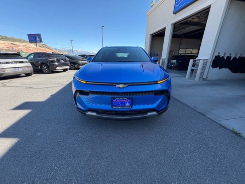 Used 2024 Chevrolet Equinox EV LT AWD/4WD image 2