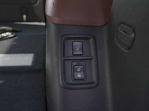 Used 2016 Toyota Sequoia Platinum image 14