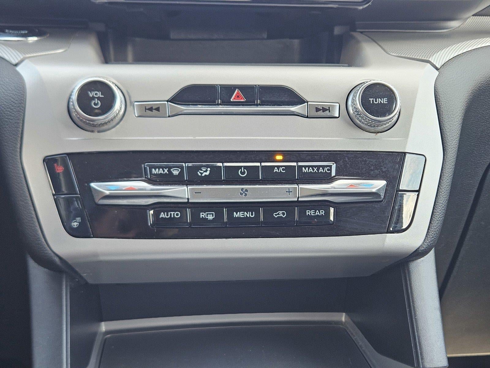 Used 2024 Ford Explorer XLT w/ Equipment Group 202A AWD/4WD image 18