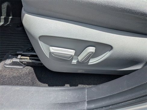 Used 2023 Toyota Highlander LE image 21