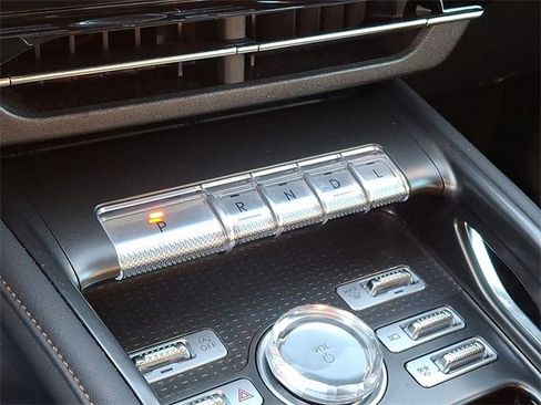 Used 2025 Lincoln Nautilus Premier w/ Jet Appearance Package image 17