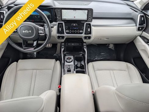 Certified 2023 Kia Sorento SX Prestige w/ Panoramic Sunroof Package image 22