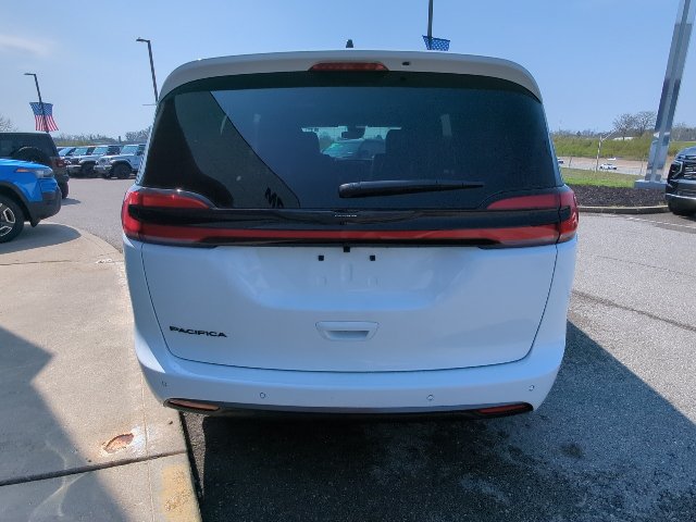 New 2026 Chrysler Pacifica Select FWD image 28