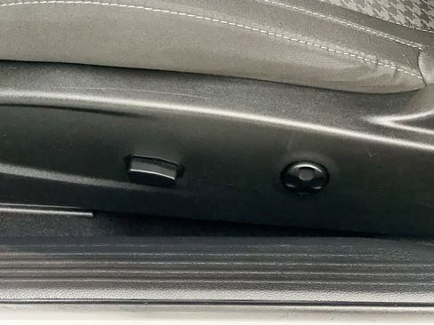 Used 2019 Dodge Challenger SXT image 16