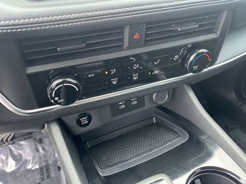 Used 2024 Nissan Rogue S image 26