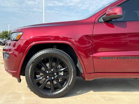 Used 2022 Jeep Grand Cherokee Laredo X AWD/4WD image 5