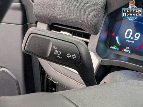Used 2025 Ford Explorer Active AWD/4WD image 21