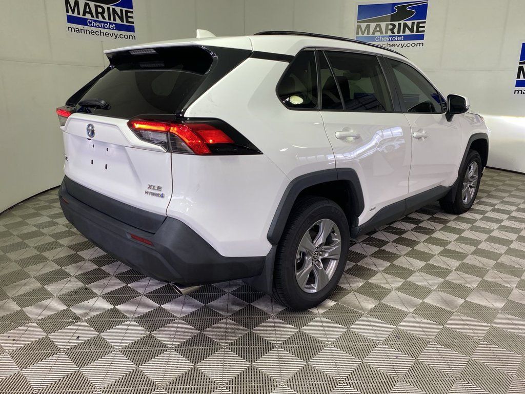 Used 2024 Toyota RAV4 XLE AWD/4WD image 16