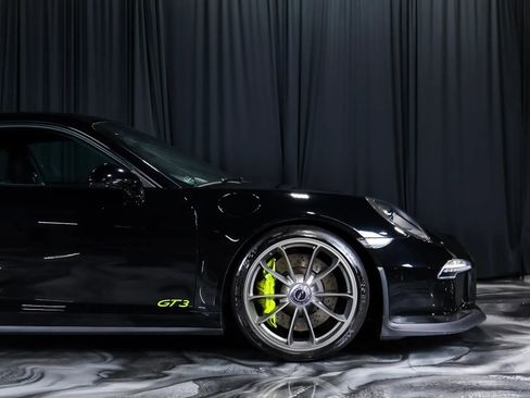 Used 2014 Porsche 911 GT3 w/ Sound Package Plus RWD image 4