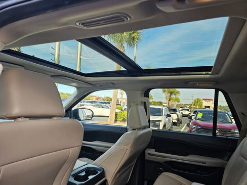 Used 2022 Ford Expedition XLT image 13