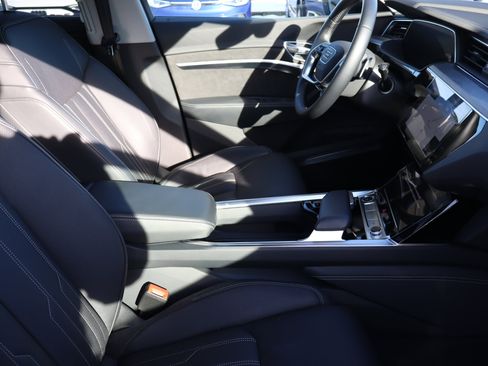Used 2021 Audi e-tron Prestige w/ Prestige Package image 13