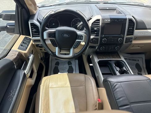 Used 2019 Ford F250 Lariat w/ Lariat Ultimate Package AWD/4WD image 38