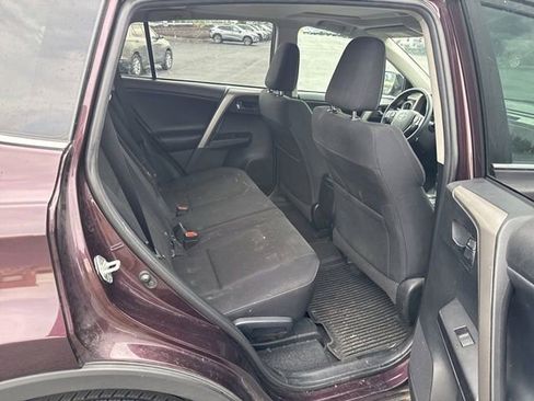 Used 2018 Toyota RAV4 XLE AWD/4WD image 24