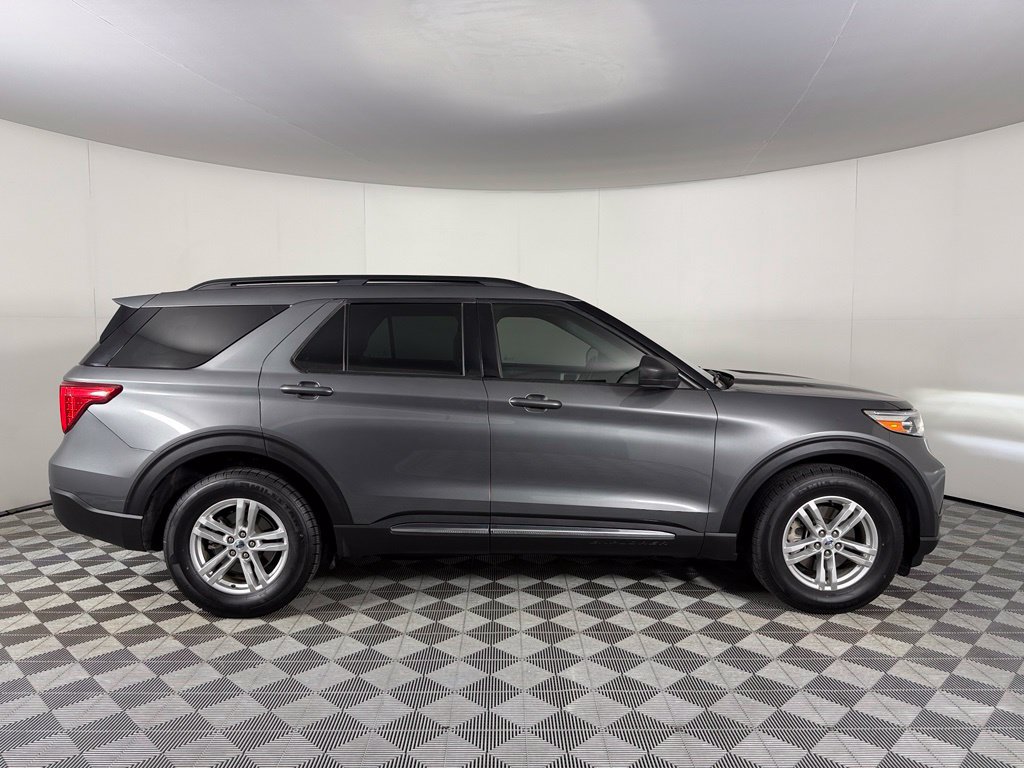 Used 2023 Ford Explorer XLT w/ Equipment Group 202A AWD/4WD image 6
