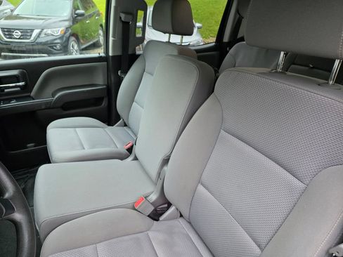 Used 2018 Chevrolet Silverado 1500 Custom w/ Custom Value Package AWD/4WD image 9