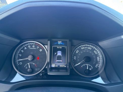 Used 2022 Toyota Tacoma TRD Sport w/ Technology Package RWD image 17