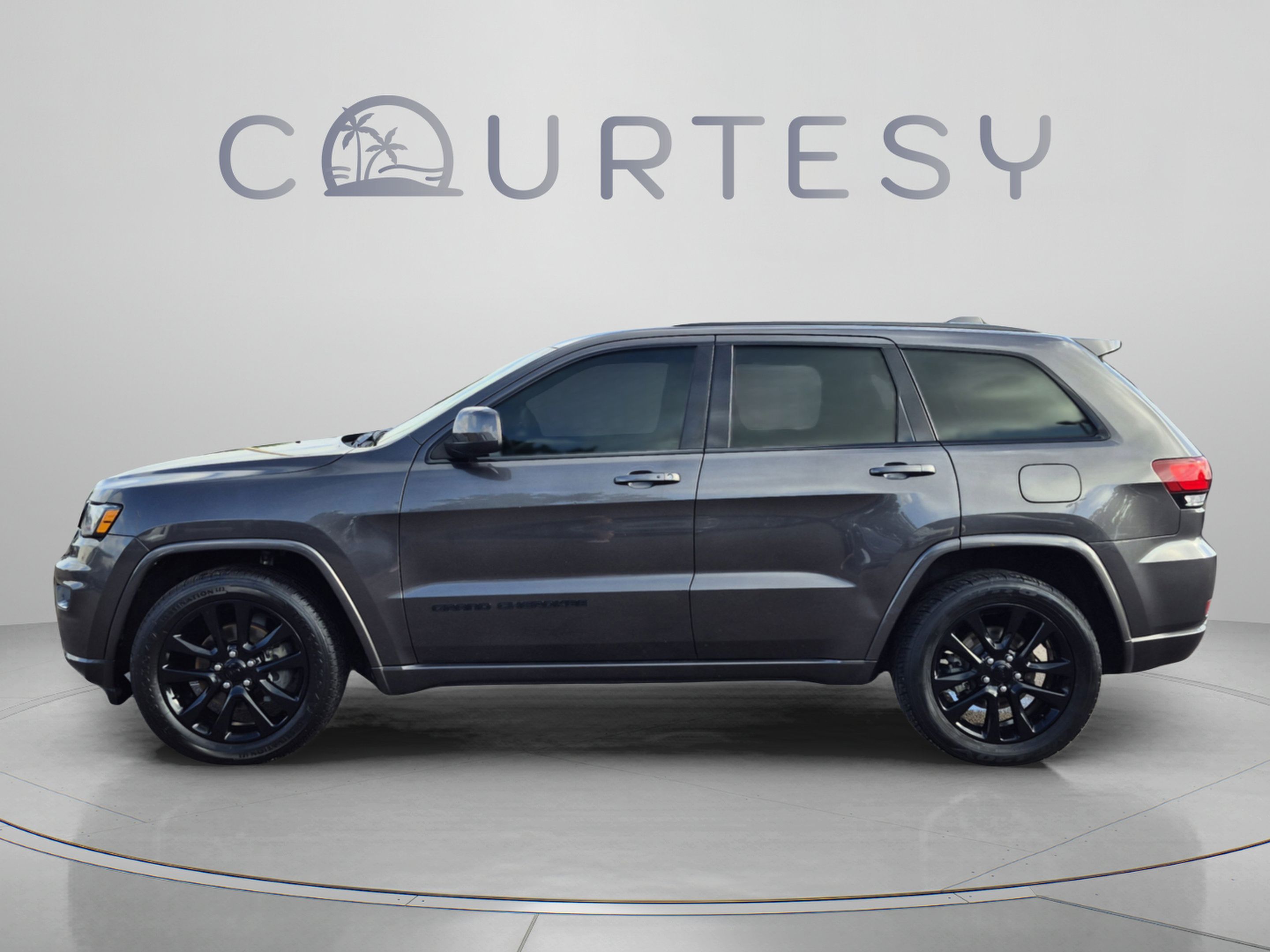 Used 2019 Jeep Grand Cherokee Altitude RWD image 2