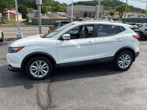 Used 2017 Nissan Rogue Sport SV w/ SV Premium Package AWD/4WD image 4