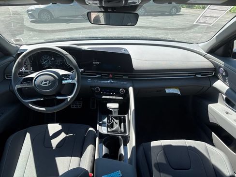 New 2025 Hyundai Elantra SEL FWD image 13
