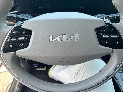 Used 2023 Kia Niro Wave w/ Wave Preserve Package FWD image 9