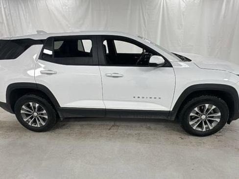 Used 2025 Chevrolet Equinox LT AWD/4WD image 2