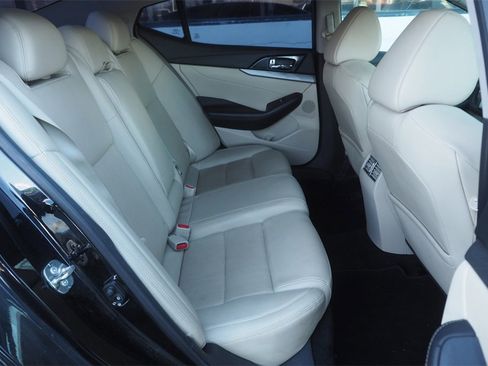 Used 2018 Nissan Maxima 3.5 SV image 23