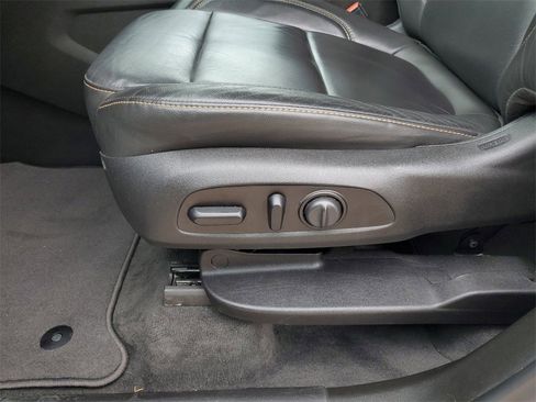 Used 2020 Chevrolet Traverse LT image 37