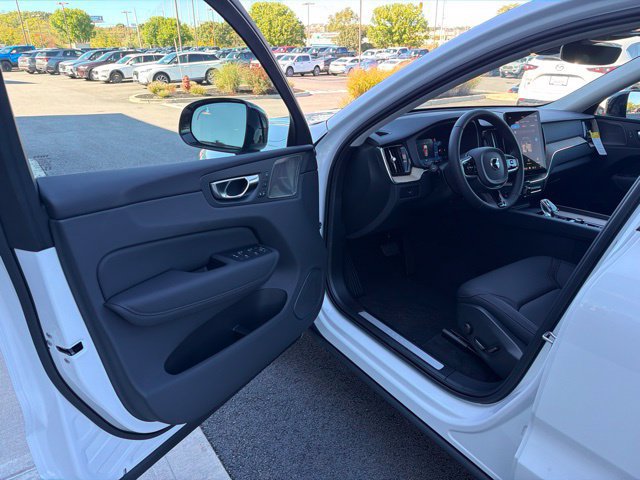 New 2027 Volvo XC60 B5 Plus AWD/4WD image 11