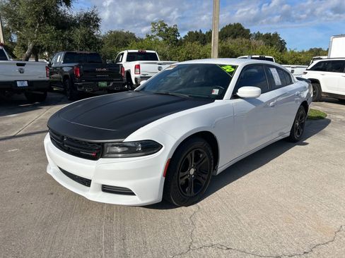 Certified 2020 Dodge Charger SXT image 1