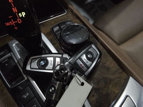 Used 2015 BMW 750Li xDrive AWD/4WD image 44