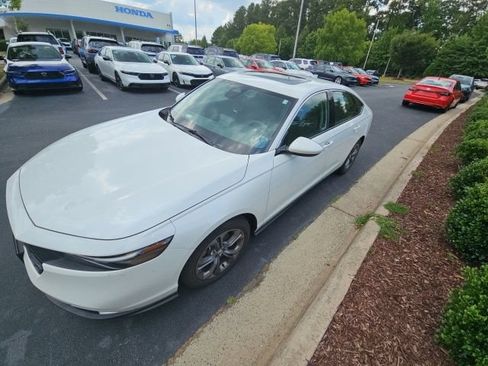Used 2024 Honda Accord EX image 4