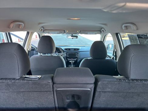 Used 2018 Nissan Rogue SV image 12