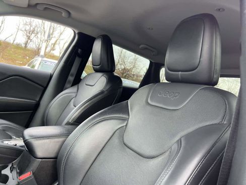 Used 2019 Jeep Cherokee Limited image 9