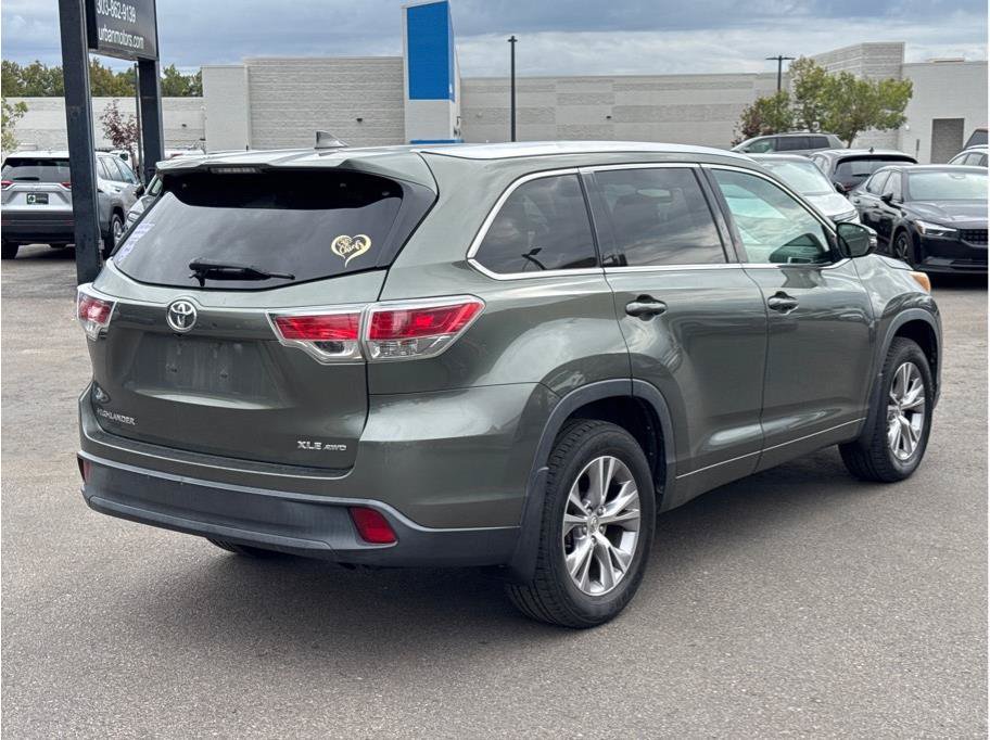 Used 2015 Toyota Highlander XLE AWD/4WD image 3