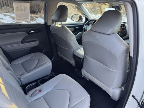 Used 2021 Toyota Highlander XLE image 21