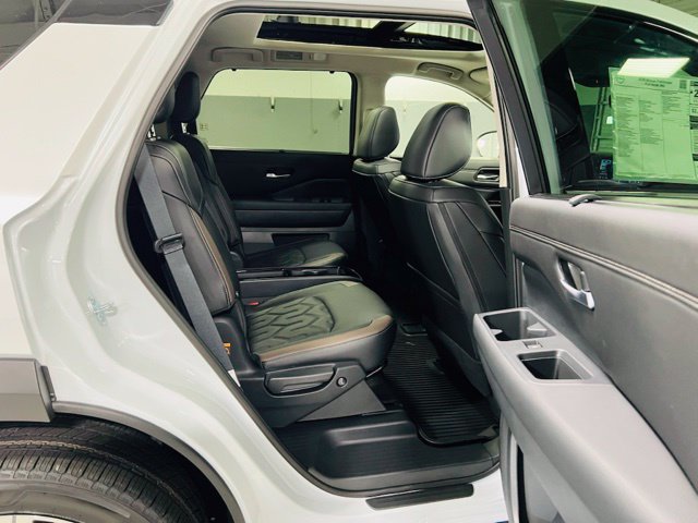 New 2026 Nissan Pathfinder Platinum FWD image 33