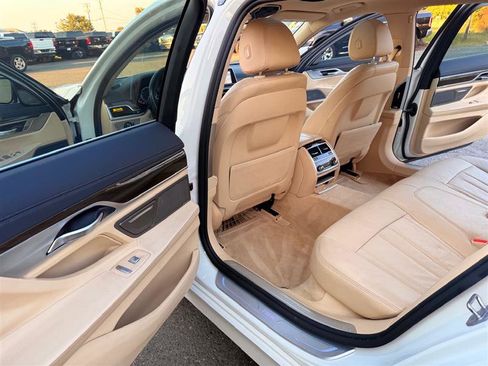 Used 2016 BMW 740i image 27