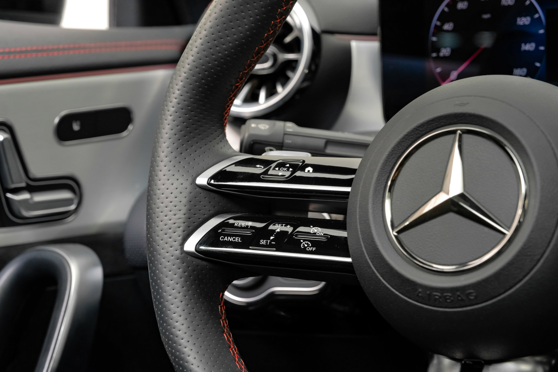 Used 2025 Mercedes-Benz CLA 250 w/ AMG Night Package image 21