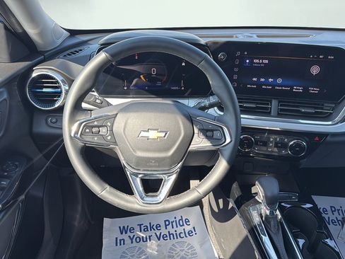 Used 2025 Chevrolet Trax LT w/ Driver Confidence Package FWD image 19